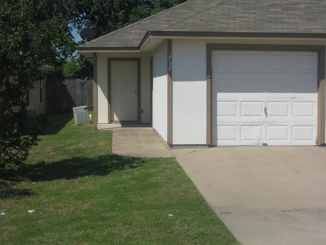 Primary Photo - 2734 James Rd