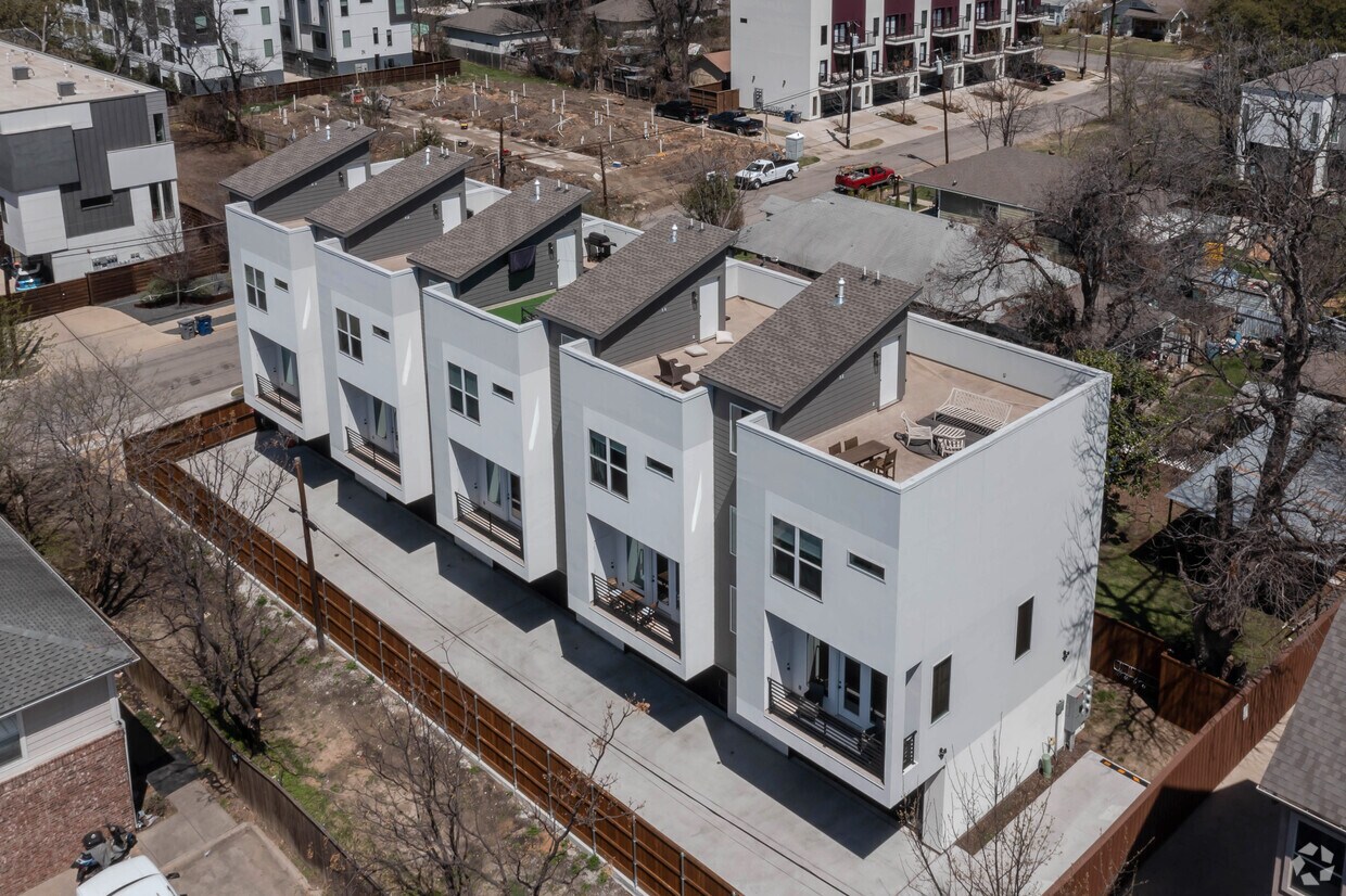 Building Photo - 4514 Cabell Dr