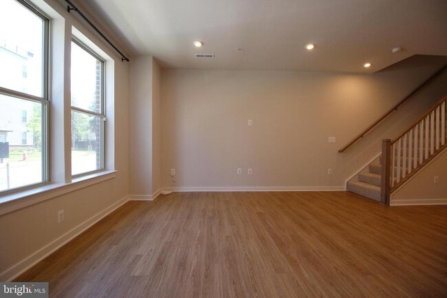 Foto del edificio - 2154 Glacier Rd