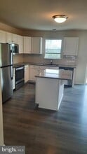 Building Photo - 823 Admiral's Quay Dr