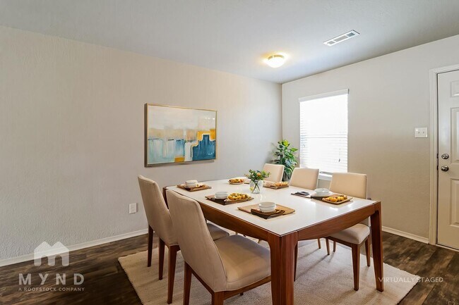 Foto del edificio - 942 Pinehurst Loop