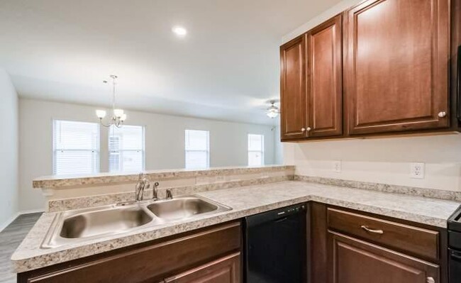 Building Photo - 3 bedroom in Conroe TX 77303