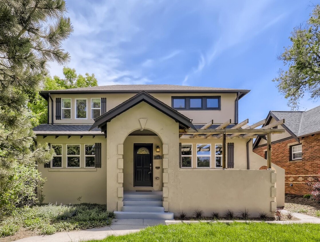 Spectacular Mayfair home with great backya... House Rental in Denver