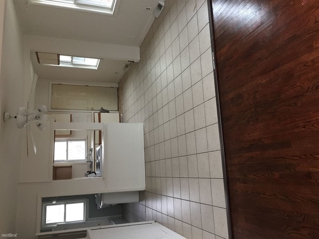 Building Photo - 4 br, 1 bath  - 8640 BEATRICE