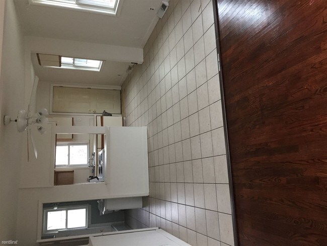 Foto del edificio - 4 br, 1 bath  - 8640 BEATRICE