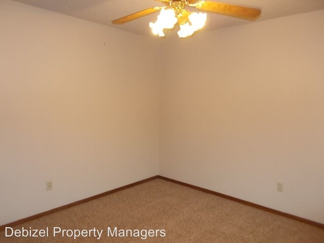 Building Photo - 321 Aristocrat Dr