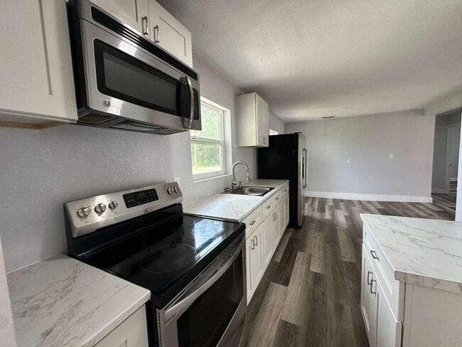 Foto del edificio - 1550 E Bay St
