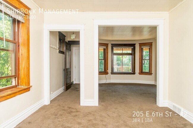 Foto del edificio - 205 E 6th St