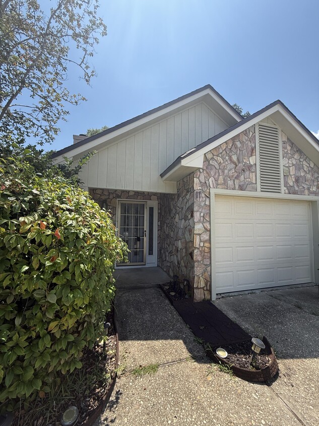 Primary Photo - 1305 Ariel Ct