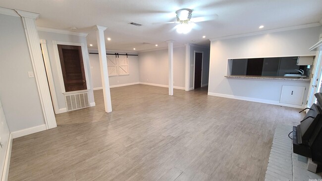 Building Photo - 119 Essex Ct