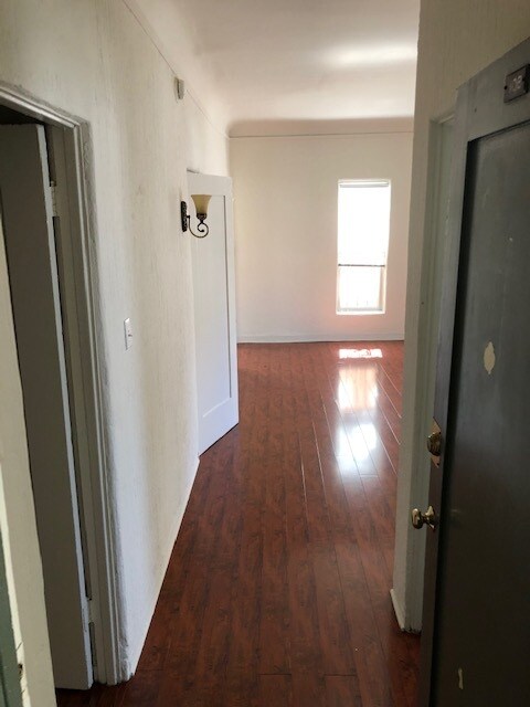 Primary Photo - 335 S Cochran Ave