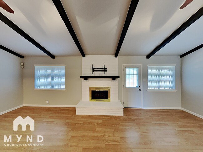 Foto del edificio - 5727 Bogart Dr