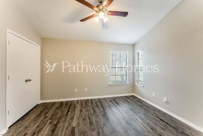 Building Photo - 920 Fairbanks Cir