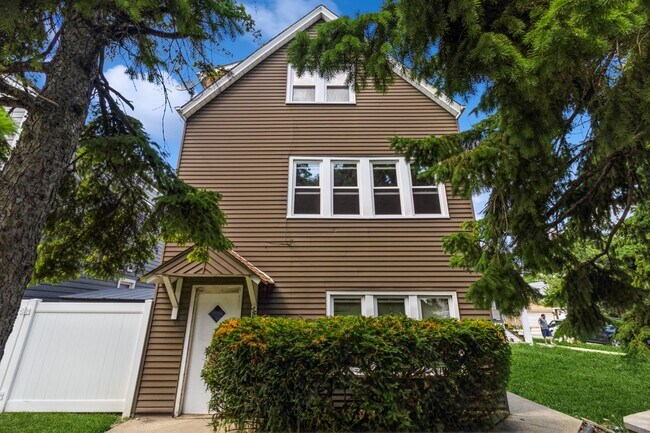 Building Photo - 5002 W Gunnison St