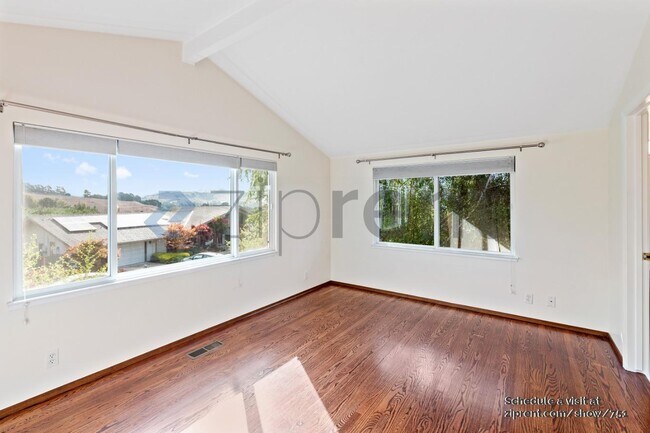 Foto del edificio - 107 Warfield Dr