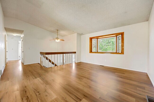 Foto del edificio - 4675 Bunchberry Ln