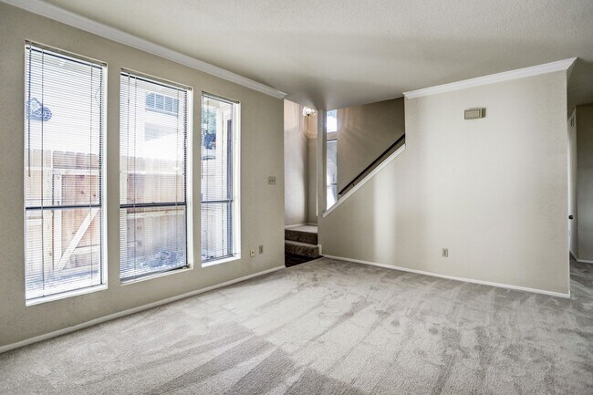 Foto del edificio - 1881 Bering Dr