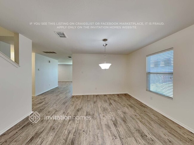 Building Photo - 802 Lazy Bayou Dr