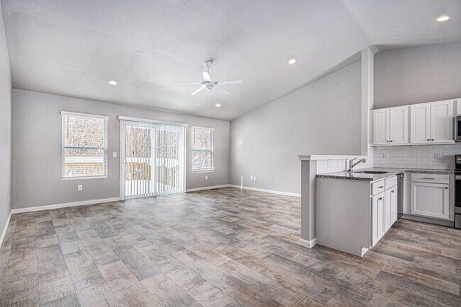 Building Photo - 604 Twin Hills Dr
