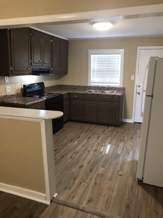 Building Photo - 3921 Wiggins Dr