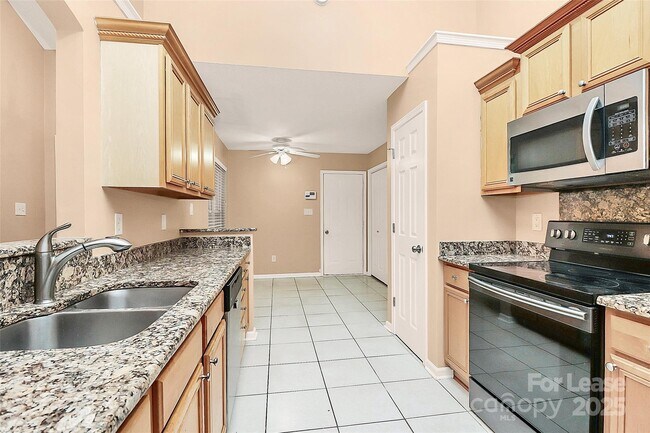 Building Photo - 2916 Dairy Farm Dr
