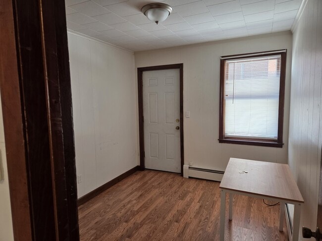 Building Photo - 2 School Ct