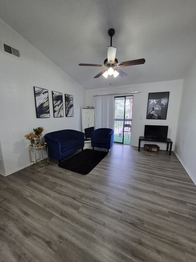 Building Photo - 2031 Cascades Blvd