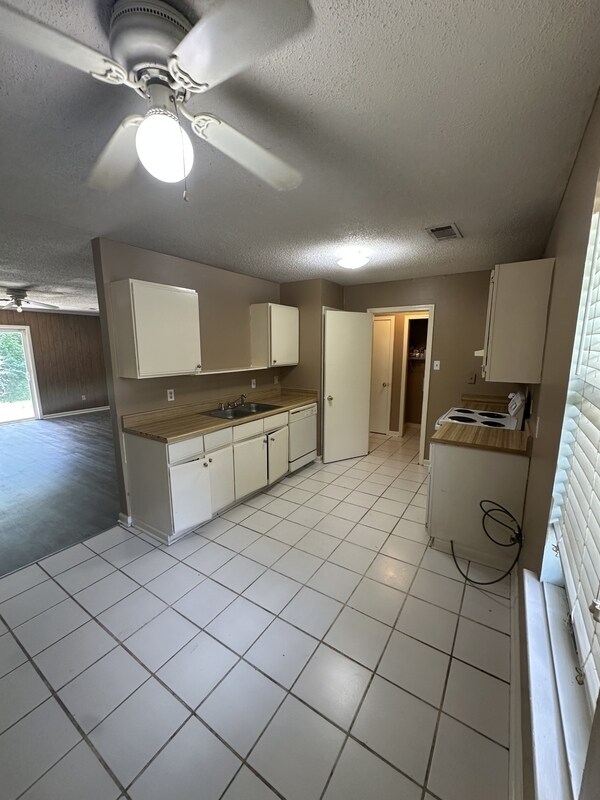 Foto del edificio - 5717 Burnette Pl
