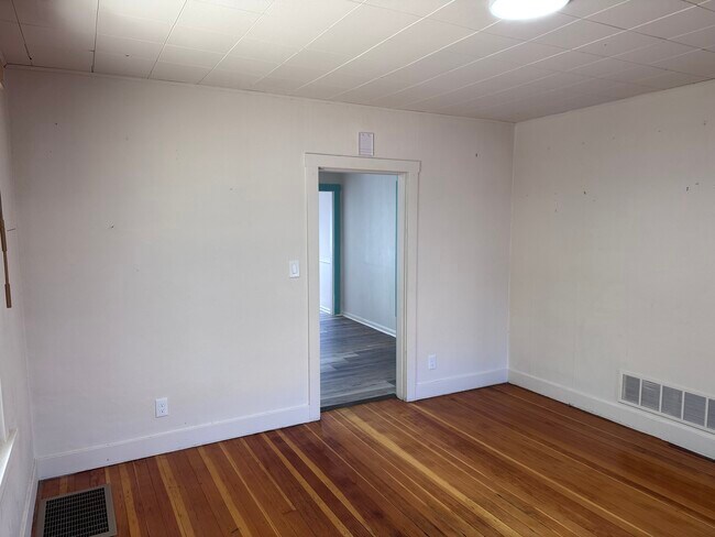 Building Photo - 280 3rd St