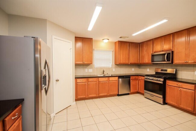 Building Photo - 1806 Adobe Falls Dr