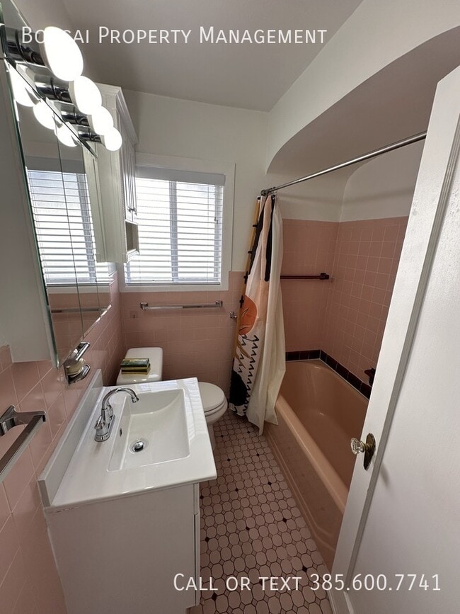 Foto del edificio - 7527 S Jefferson St