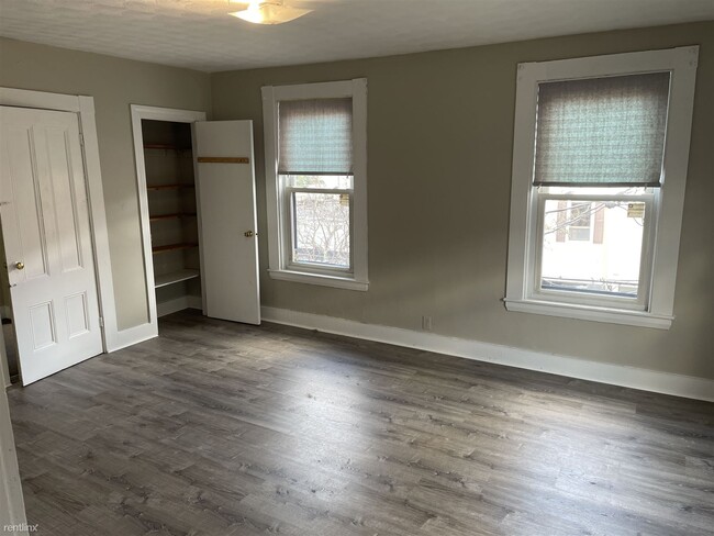 Building Photo - Studio, 1 bath Triplex - 18 Lincoln St Apt...