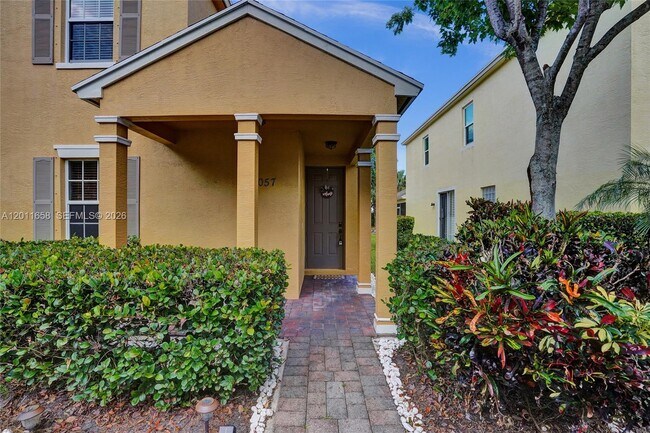 Foto del edificio - 2057 SE Avon Park Dr