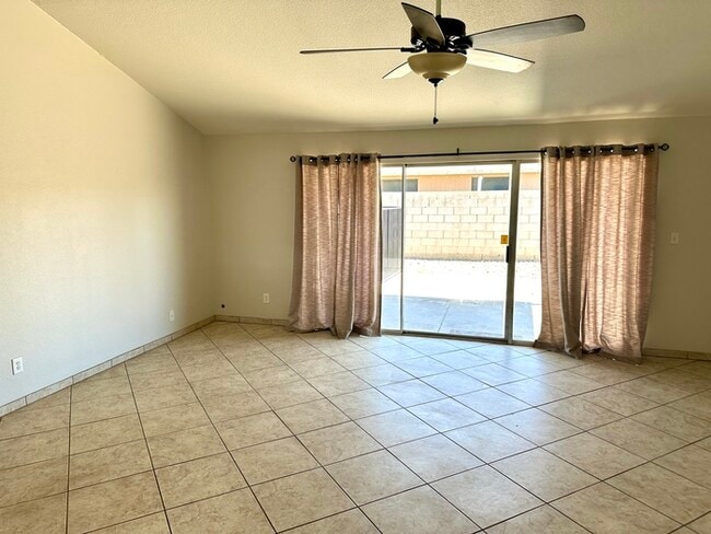 Building Photo - 4 Bedroom with pool in prime location