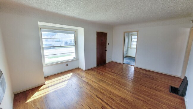 Building Photo - 1 Bed 1 Bath House Available Now!