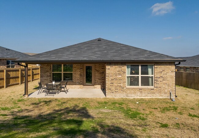 Building Photo - Must See!!! Stunning 4 Bed/2.5 Bath Home - Won't Last Long!!!