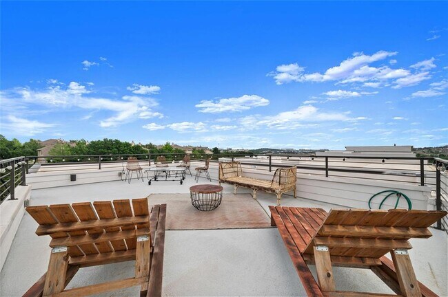 Building Photo - 7921 Floracita Ln
