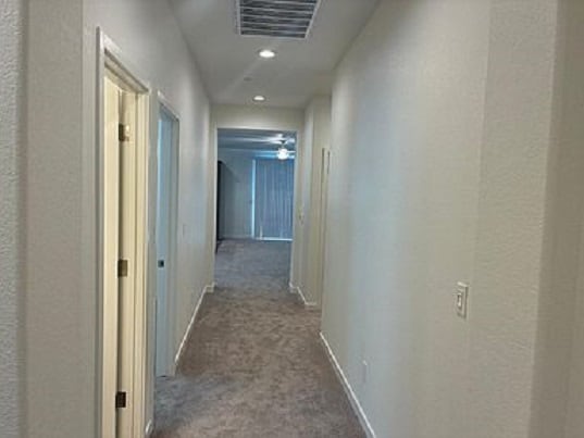 Building Photo - 806 Jovan Ct