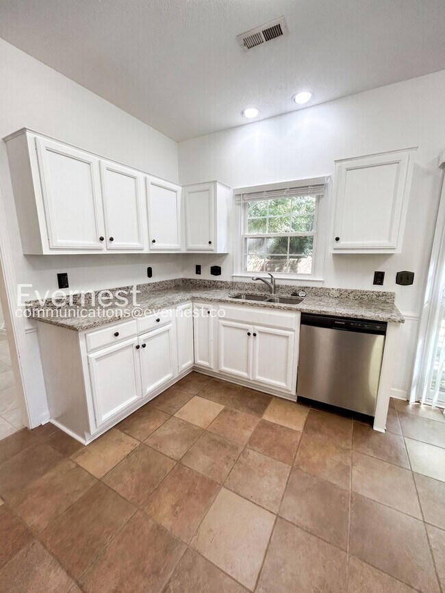 Foto del edificio - 3312 Northbrook Dr