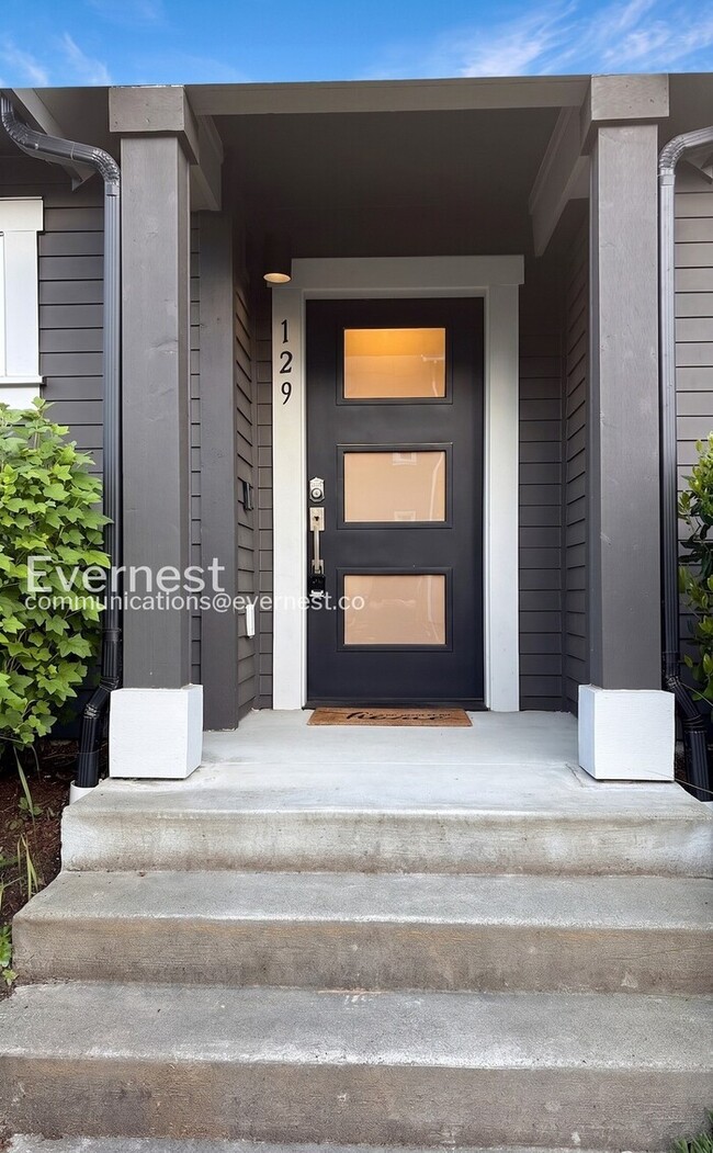 Building Photo - 129 SW 185th Ln