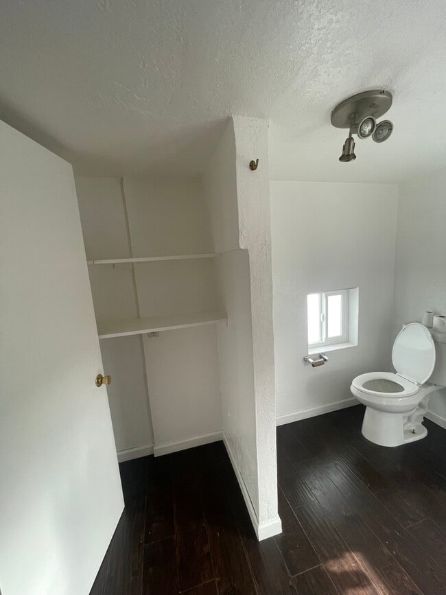 Foto del edificio - 523 Mitchell Ave