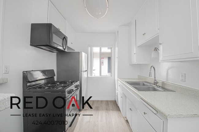 Foto del edificio - 630 N Cerritos Ave