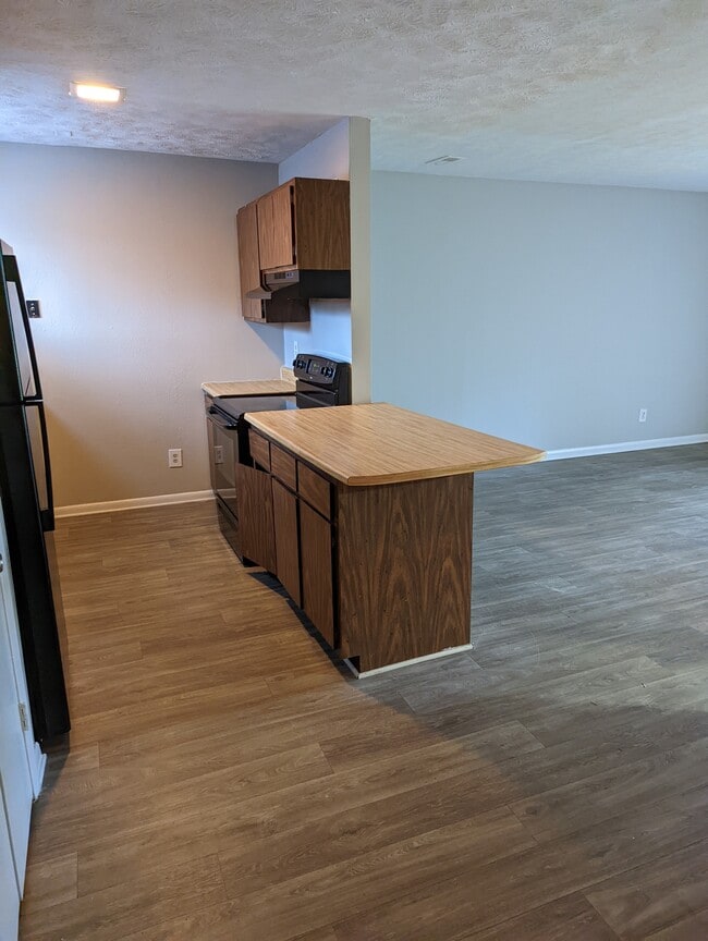 Building Photo - 823 Applewood Ln