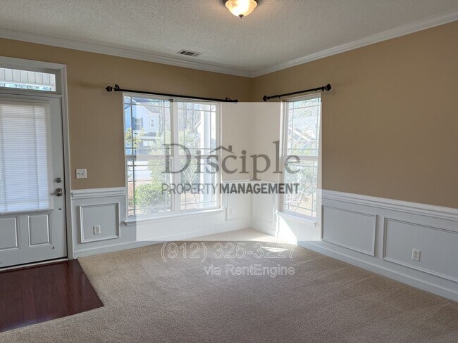 Foto del edificio - 136 Magnolia Dr
