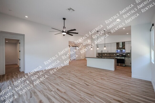 Foto del edificio - 2418 E Amelia Ave