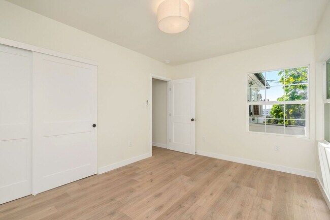 Foto del interior - 2053-2067 N. Argyle Ave