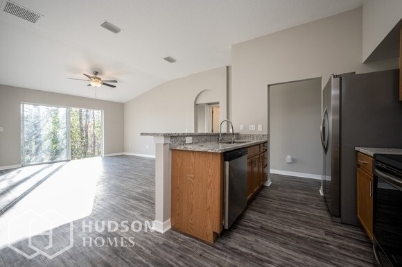 Foto del edificio - NOW AVAILABLE! - 4301 Reynolds Oaks Place,...