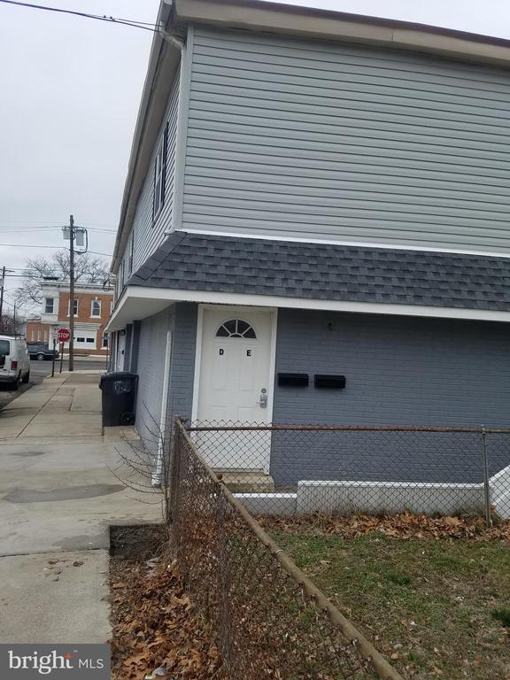 Building Photo - 215 S Pavilion Ave