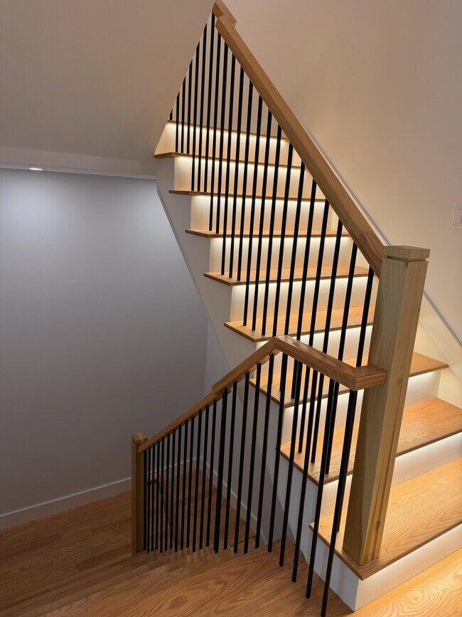 Building Photo - 27 Greycliff Rd