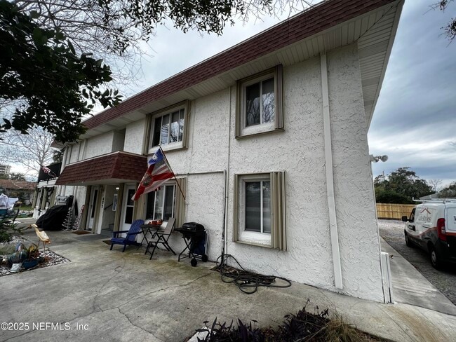 Foto del edificio - 402 Lower 8th Ave S